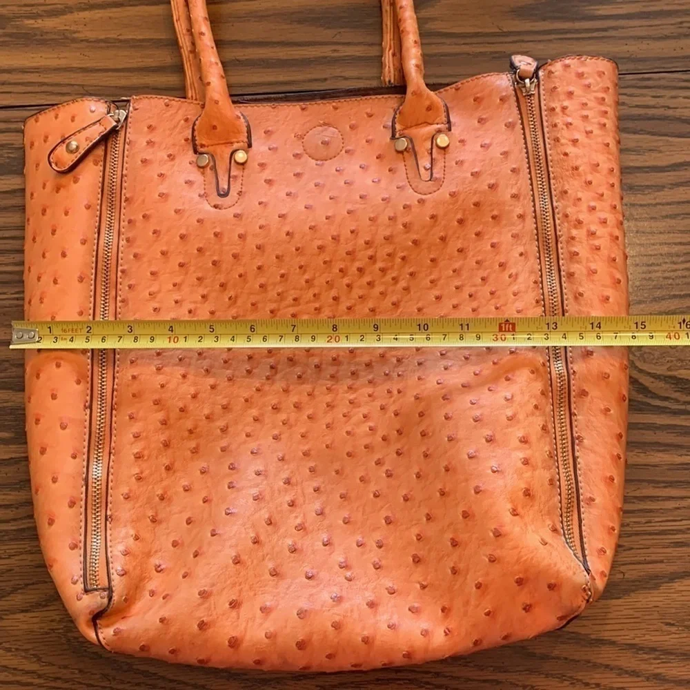 Studio 36 medium to large purse/tote bag. Really nice quality. Orange/4 zip outs
